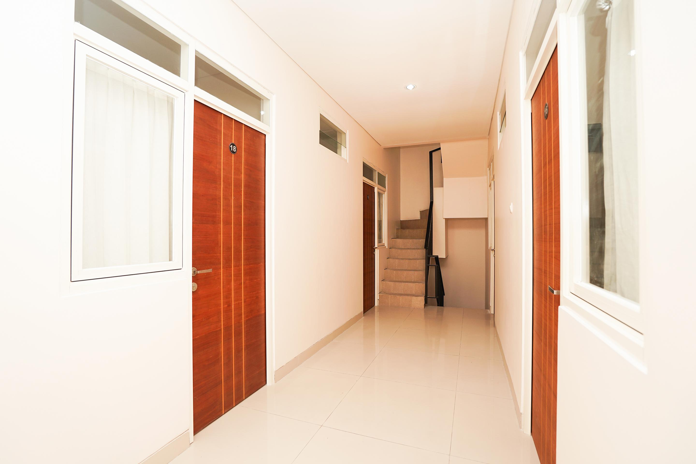 Oyo 782 Menjangan Residence At Citraland 1 Сурабая Екстериор снимка