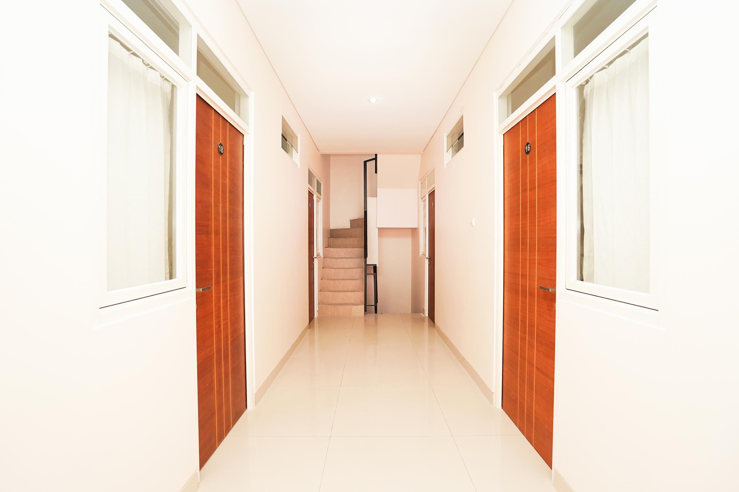 Oyo 782 Menjangan Residence At Citraland 1 Сурабая Екстериор снимка