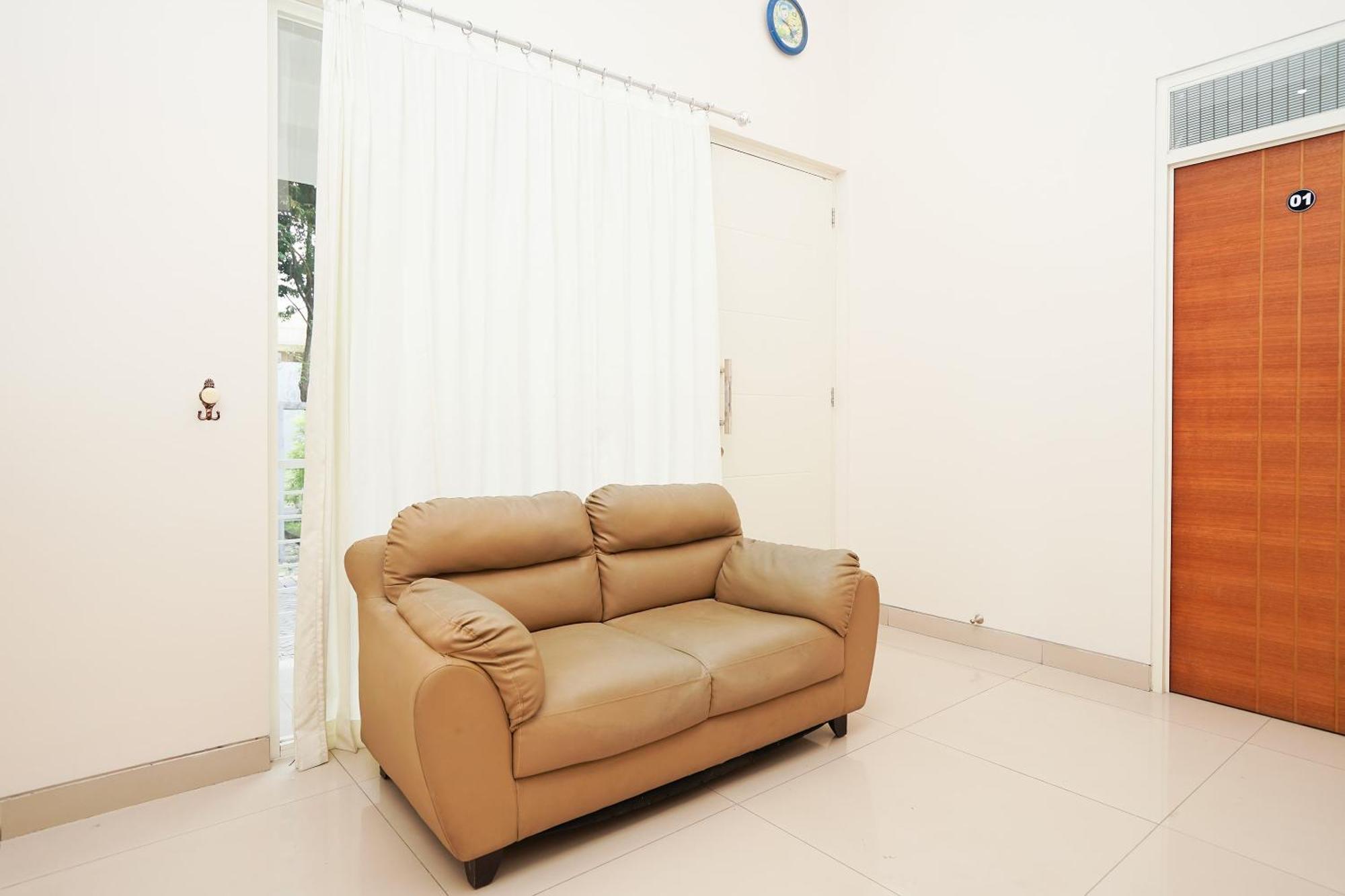 Oyo 782 Menjangan Residence At Citraland 1 Сурабая Екстериор снимка