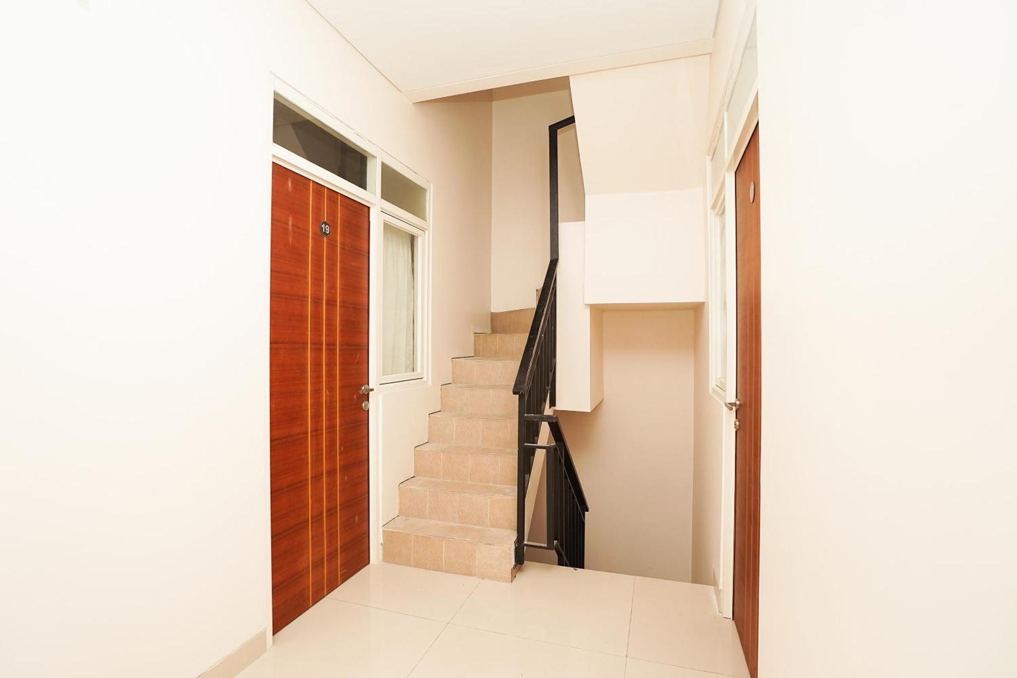 Oyo 782 Menjangan Residence At Citraland 1 Сурабая Екстериор снимка